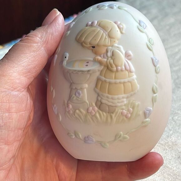 1994 Precious Moments “A Reflection of his Love” Easter 1994 - Picture 2 of 10